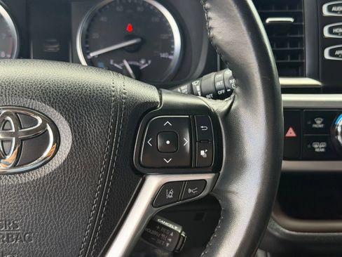 Used 2019 Toyota Highlander XLE AWD/4WD image 17