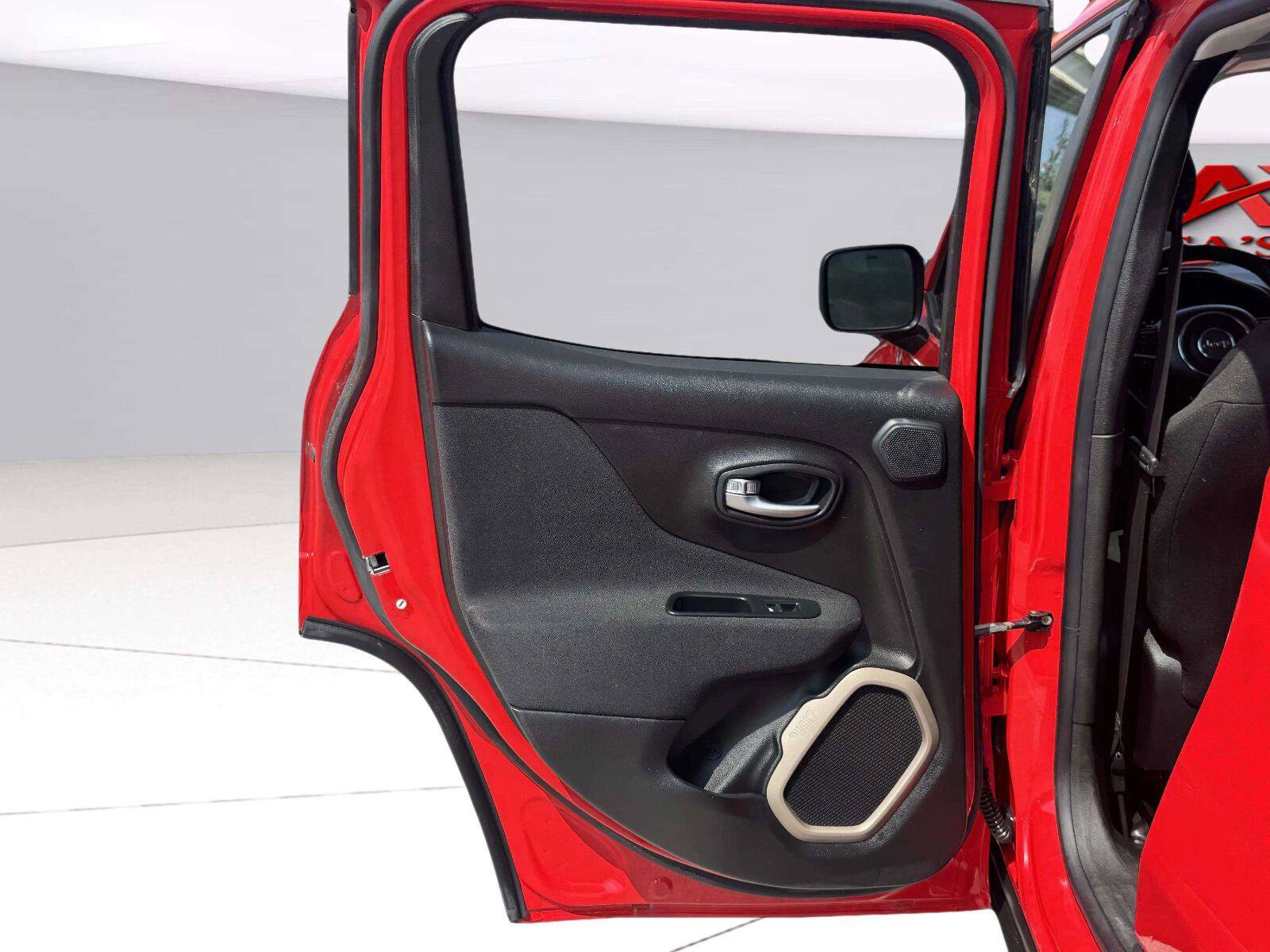 Used 2015 Jeep Renegade Latitude w/ Popular Equipment Group FWD image 34