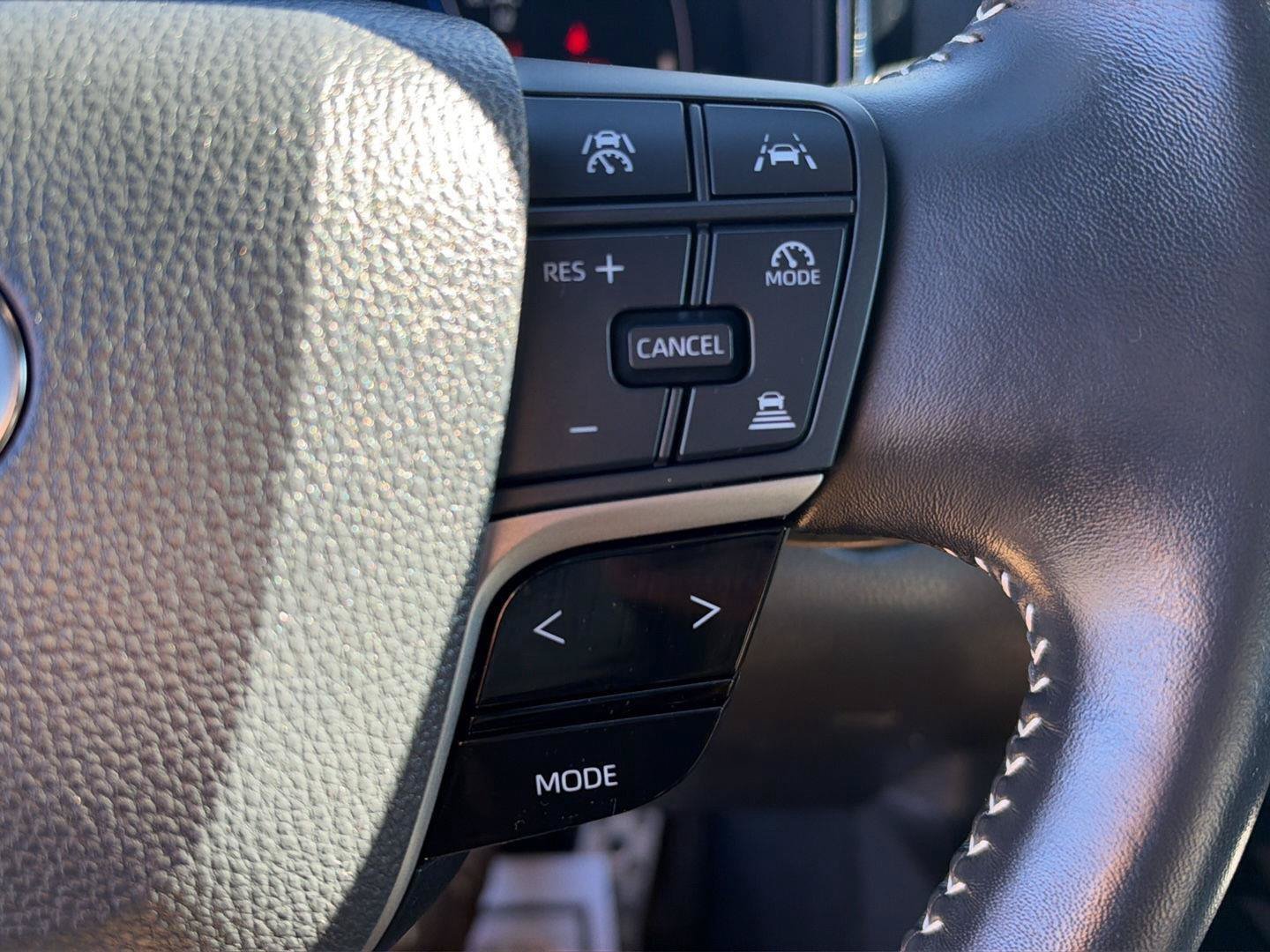 Used 2025 Toyota Camry SE FWD image 19