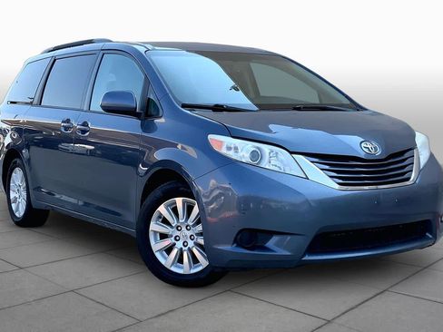 Used 2015 Toyota Sienna LE AWD/4WD image 3