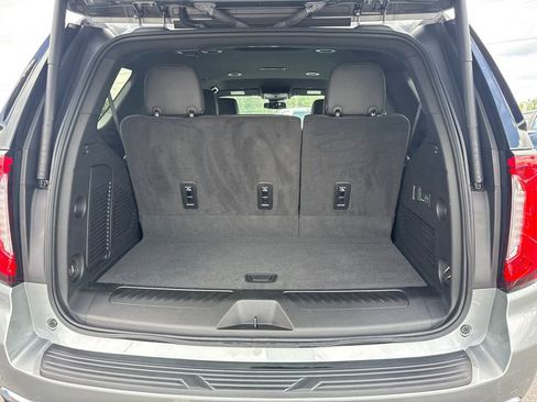 Used 2024 GMC Yukon SLT w/ SLT Luxury Package RWD image 19