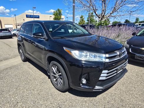 Used 2019 Toyota Highlander XLE AWD/4WD image 6