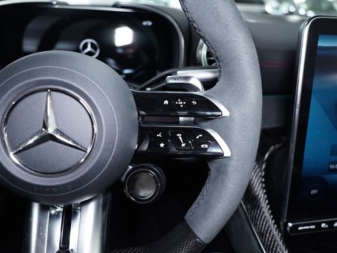 New 2025 Mercedes-Benz SL 63 AMG 4MATIC image 16