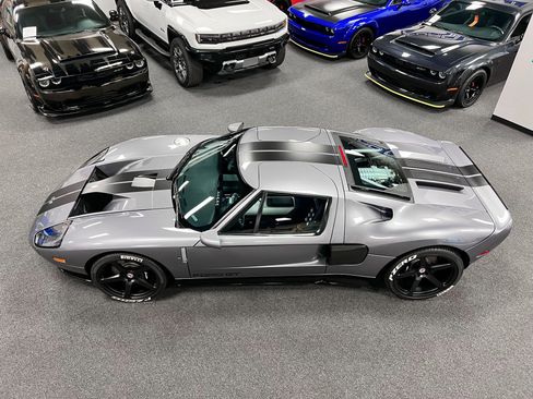 Used 2006 Ford GT RWD image 10