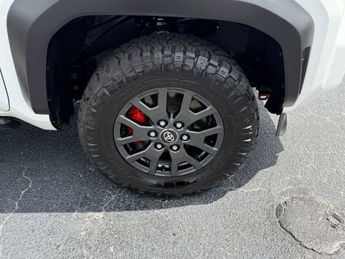 Used 2025 Toyota 4Runner SR5 AWD/4WD image 19