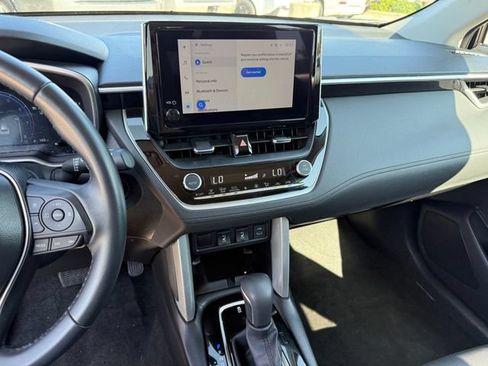 Used 2025 Toyota Corolla Cross XLE FWD image 17