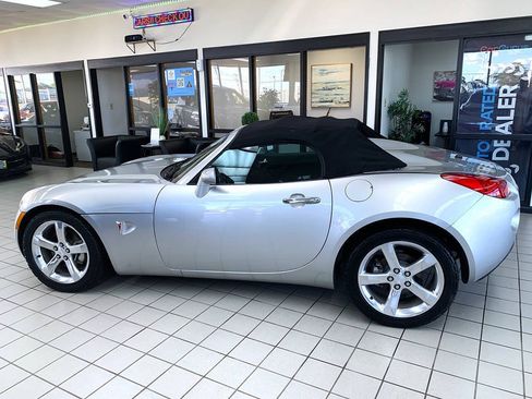 Used 2006 Pontiac Solstice Convertible w/ Premium Package RWD image 8