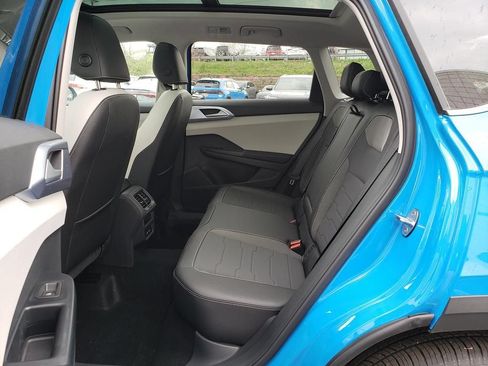 New 2026 Volkswagen Taos SE AWD/4WD image 8