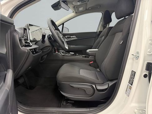 Used 2023 Kia Sportage LX image 10