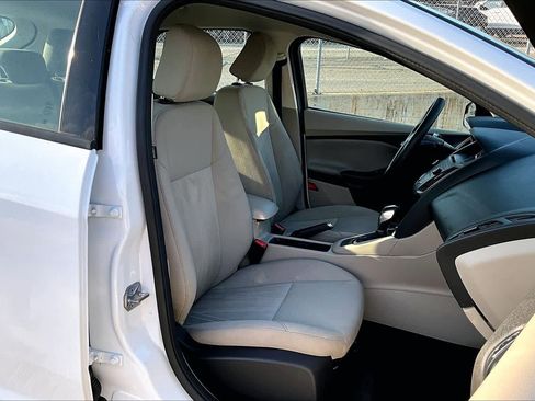 Used 2016 Ford Focus SE image 8