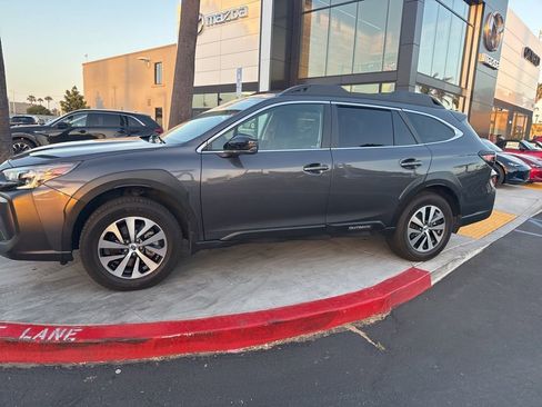 Used 2024 Subaru Outback Premium AWD/4WD image 5