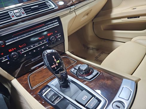 Used 2013 BMW 750Li image 25