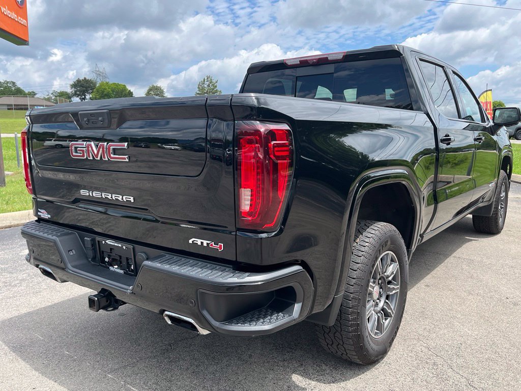Used 2024 GMC Sierra 1500 AT4 w/ Technology Package AWD/4WD image 9
