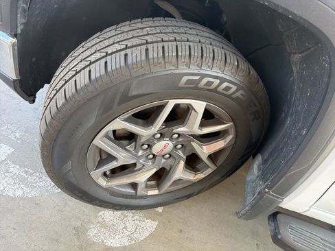 Used 2022 GMC Sierra 1500 SLT w/ SLT Premium Package image 13