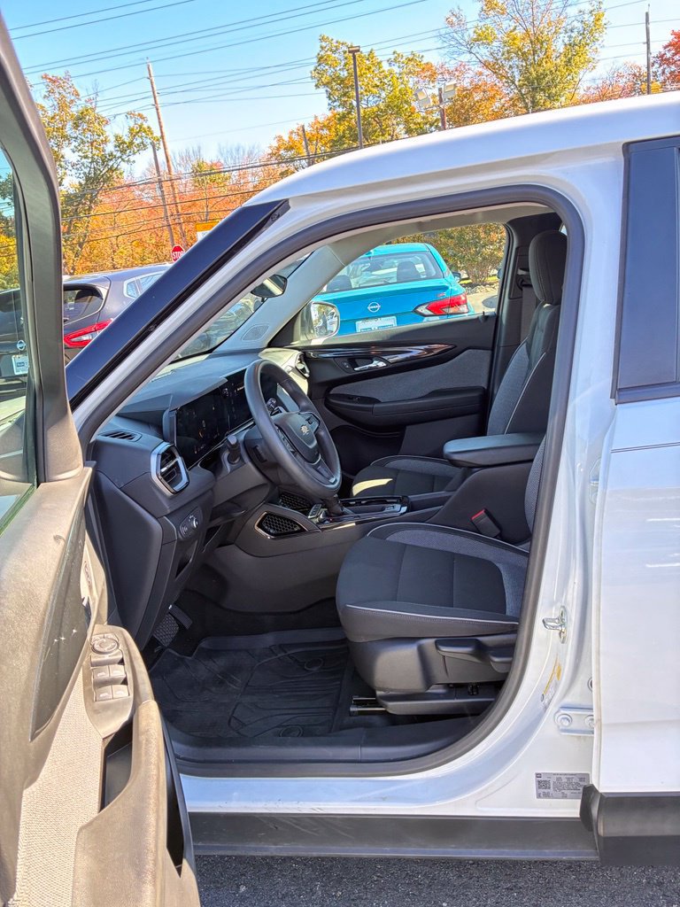 Used 2024 Chevrolet TrailBlazer LS AWD/4WD image 26