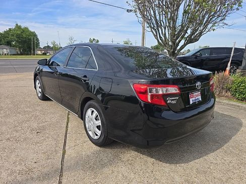 Used 2014 Toyota Camry LE FWD image 12