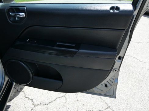 Used 2013 Jeep Compass Latitude w/ Sun/Sound Group image 21