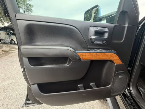 Used 2019 Chevrolet Silverado 2500 High Country w/ Duramax Plus Package AWD/4WD image 15