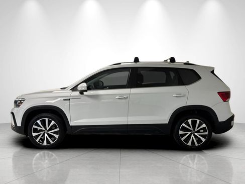 Used 2023 Volkswagen Taos SE FWD image 2