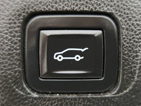 Used 2020 Chevrolet Traverse Premier w/ Redline Edition AWD/4WD image 39
