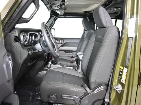 Used 2023 Jeep Wrangler Unlimited Sahara AWD/4WD image 22