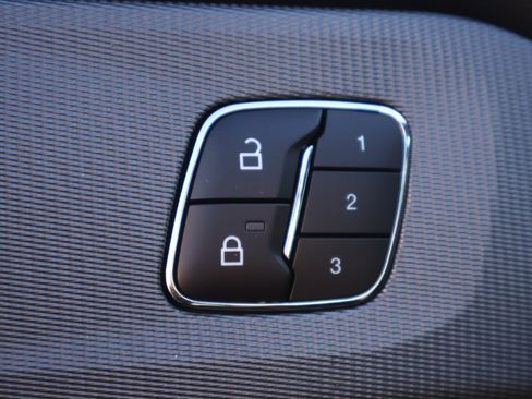 Used 2025 Ford Explorer ST image 9