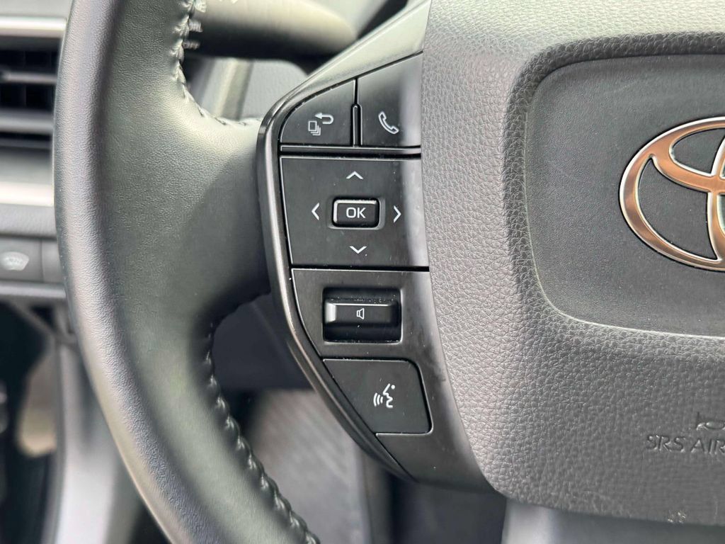 Used 2025 Toyota Prius LE FWD image 22