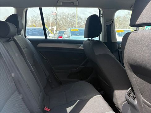 Used 2016 Volkswagen Golf S image 12