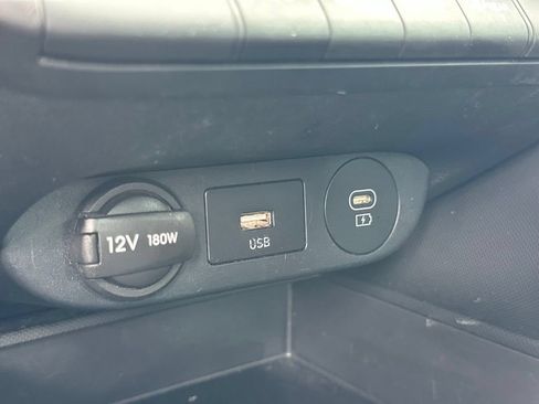 Used 2025 Hyundai Elantra SE FWD image 28