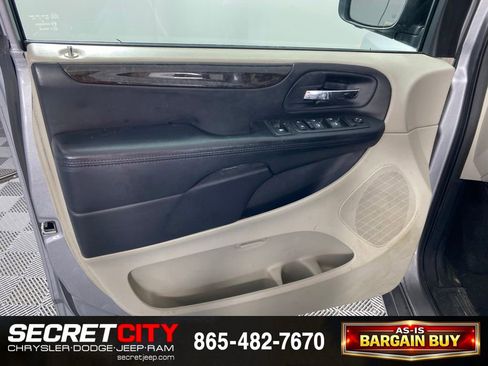 Used 2014 Dodge Grand Caravan SXT FWD image 12