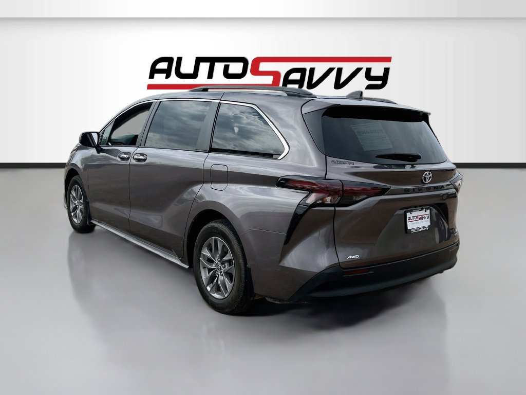 Used 2025 Toyota Sienna XLE w/ XLE Plus Package AWD/4WD image 5