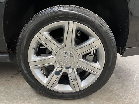 Used 2015 Cadillac Escalade Premium image 44