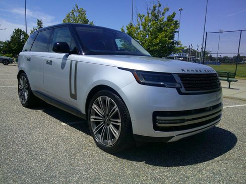 Used 2023 Land Rover Range Rover SE AWD/4WD image 8