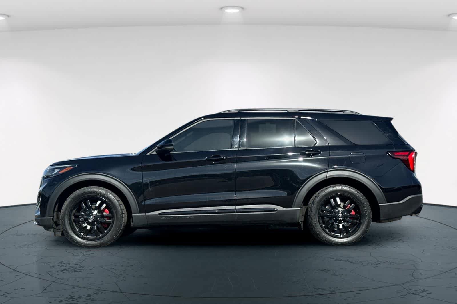 Used 2025 Ford Explorer ST AWD/4WD image 9