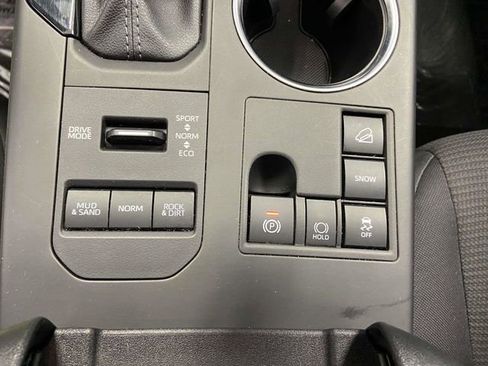 Used 2024 Toyota Highlander LE image 19