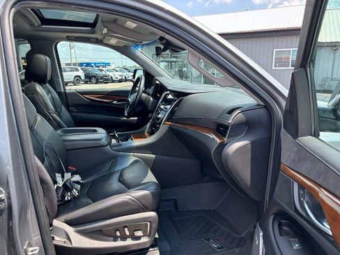 Used 2020 Cadillac Escalade Premium Luxury w/ Escalade Sport Edition AWD/4WD image 11