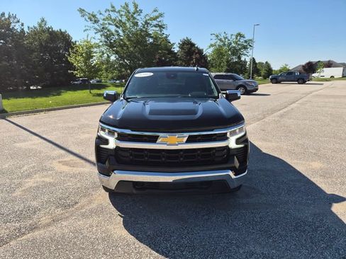 Used 2024 Chevrolet Silverado 1500 LT AWD/4WD image 2