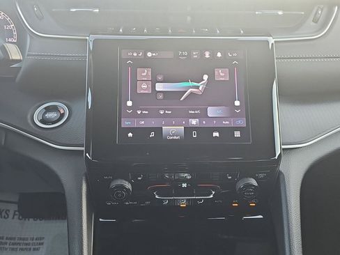 Used 2025 Jeep Grand Cherokee Altitude RWD image 21