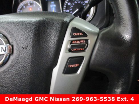 Used 2017 Nissan Titan SV image 19