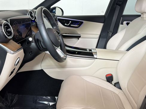 Used 2024 Mercedes-Benz GLC 300 image 5