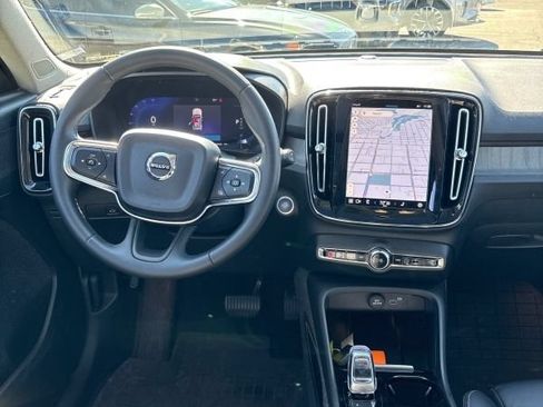 Used 2023 Volvo XC40 B5 Plus w/ Driver Assist Package AWD/4WD image 4