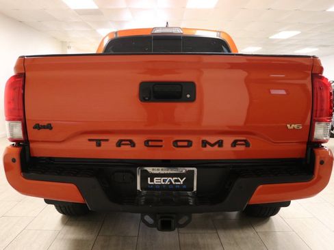 Used 2017 Toyota Tacoma TRD Sport w/ Premium & Technology Package AWD/4WD image 7