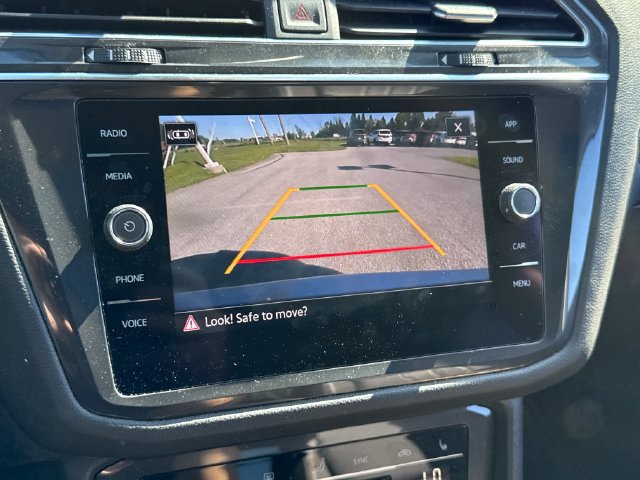 Used 2022 Volkswagen Tiguan SE w/ Panoramic Sunroof Package AWD/4WD image 30