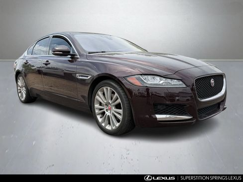 Used 2020 Jaguar XF Prestige image 2