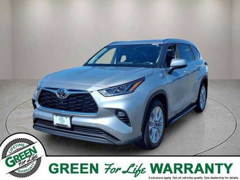 Certified 2024 Toyota Highlander Limited AWD/4WD image 1