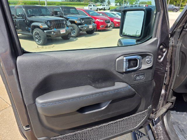 Used 2022 Jeep Wrangler Unlimited Rubicon 4xe w/ Cold Weather Group AWD/4WD image 29