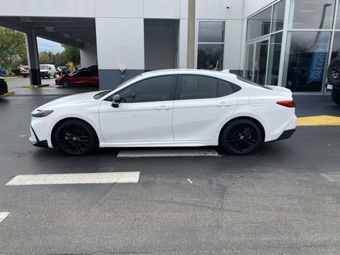 Used 2025 Toyota Camry SE image 5