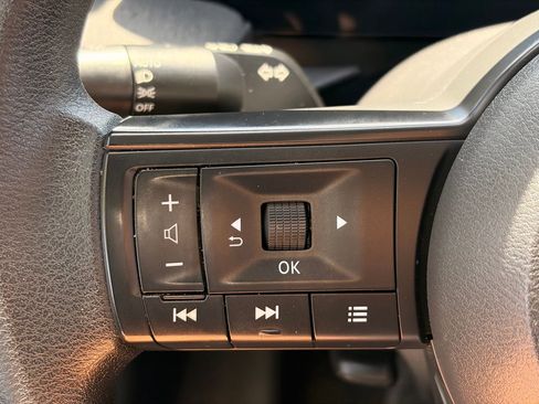 Used 2025 Nissan Kicks SV w/ Illumination Package FWD image 30