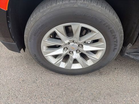 Used 2024 Chevrolet Suburban Premier RWD image 11
