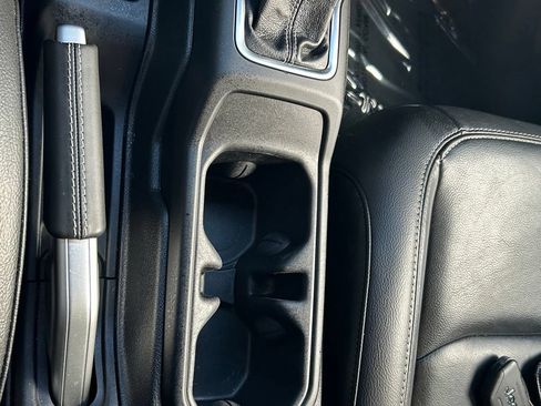 Used 2022 Jeep Wrangler Unlimited Sahara w/ Cold Weather Group AWD/4WD image 19